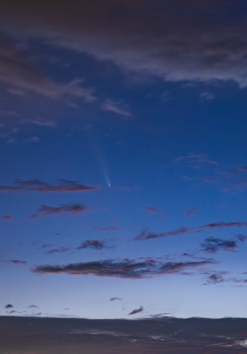 The #CometC2023A3 ☄️ minutes before the clouds 🌧️ came into the equation again... 😅

Too much brightness in the sky at the moment the image was taken.

From Seville
#Astrophotography
#CielosESA