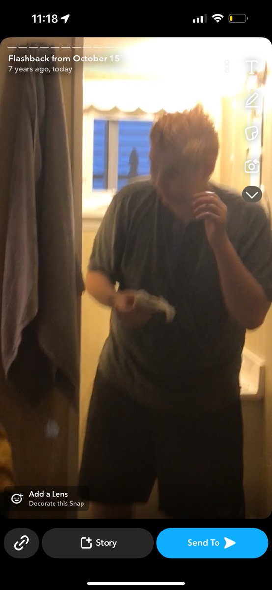 fabulaces's tweet photo. yk, shoutout to the group of junior/senior dudes I was friends w when I was a freshman thanks for letting me bleach yall hair this is what college is all about https://t.co/8xWAGktld5