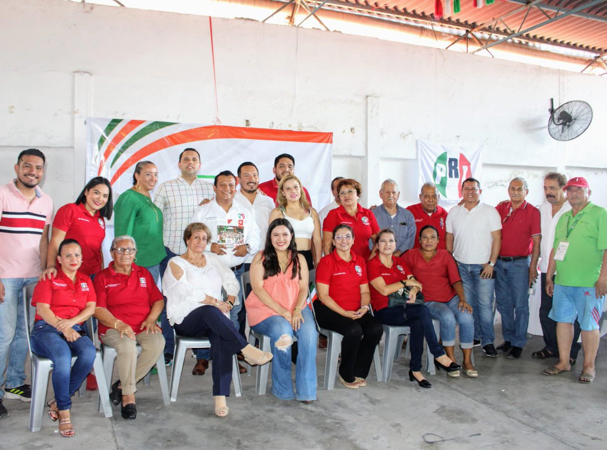 IRHMichoacan's tweet photo. El fin de semana cerramos las #TertuliasReyesHeroles 2024 con la visita al Comité Municipal de Lázaro Cárdenas, desde donde se ha venido trabajando fuerte y en unidad en torno a la siguiente etapa de nuestro partido. 

@OmarGarciaL_  @IRHnacional 🟢⚪️🔴 

#Revolucionarios https://t.co/NtlVJoY55H