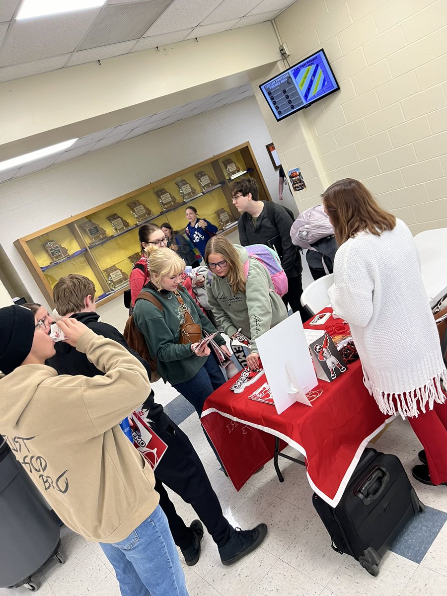 PHS_Adviser's tweet photo. Huge thank you to @SEMissouriState for visiting with our students today! So many eager to learn more about becoming a Redhawk! https://t.co/Jv9KJ15gV6