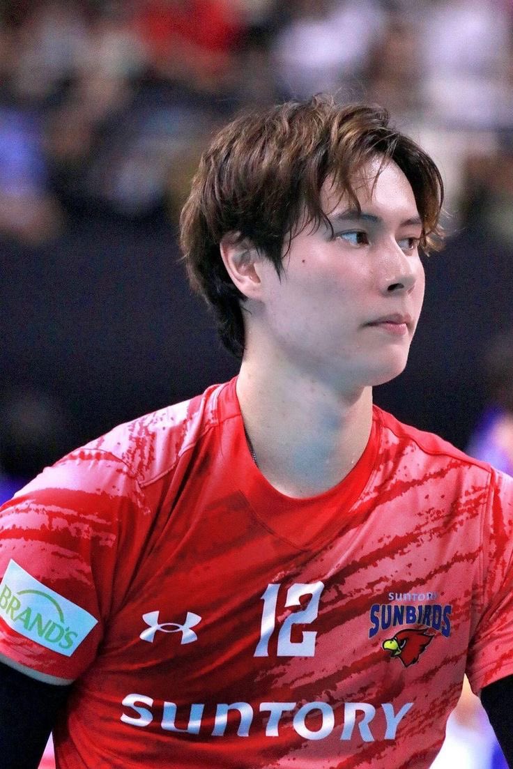 yvesotual's tweet photo. Ran wearing a red jersey with a different club https://t.co/hfc7O65oxU