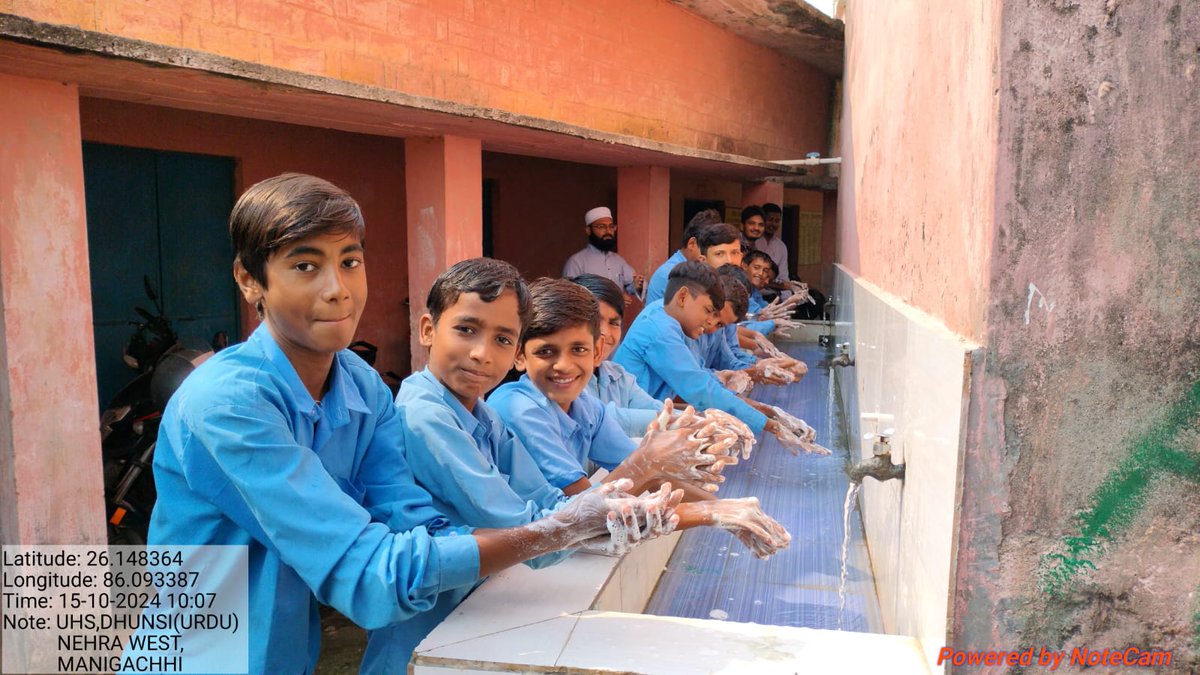 EcMotihari's tweet photo. #SBM(G)/#LSBA #HAND_WASHING DAY के अवसर पर स्कूल के बच्चों के द्वारा हाथ धुलाई कार्यक्रम किया गया,हाथ धोने की प्रक्रिया,कौन-कौन से समय पर हाथ धुलाई आवश्यकता है जानकारी दी गई |
@Dm_Motihari @MoJSDDWS
@SwachhBharatGov @swachhbharat @kumarvinuvinay @rajeevjauhari1 @rajeshkbas42 https://t.co/GDE9rqDTWO