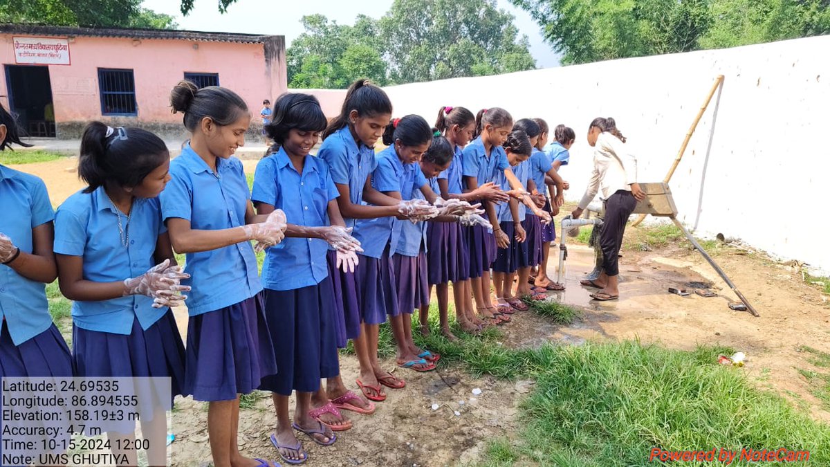 EcMotihari's tweet photo. #SBM(G)/#LSBA #HAND_WASHING DAY के अवसर पर स्कूल के बच्चों के द्वारा हाथ धुलाई कार्यक्रम किया गया,हाथ धोने की प्रक्रिया,कौन-कौन से समय पर हाथ धुलाई आवश्यकता है जानकारी दी गई |
@Dm_Motihari @MoJSDDWS
@SwachhBharatGov @swachhbharat @kumarvinuvinay @rajeevjauhari1 @rajeshkbas42 https://t.co/GDE9rqDTWO