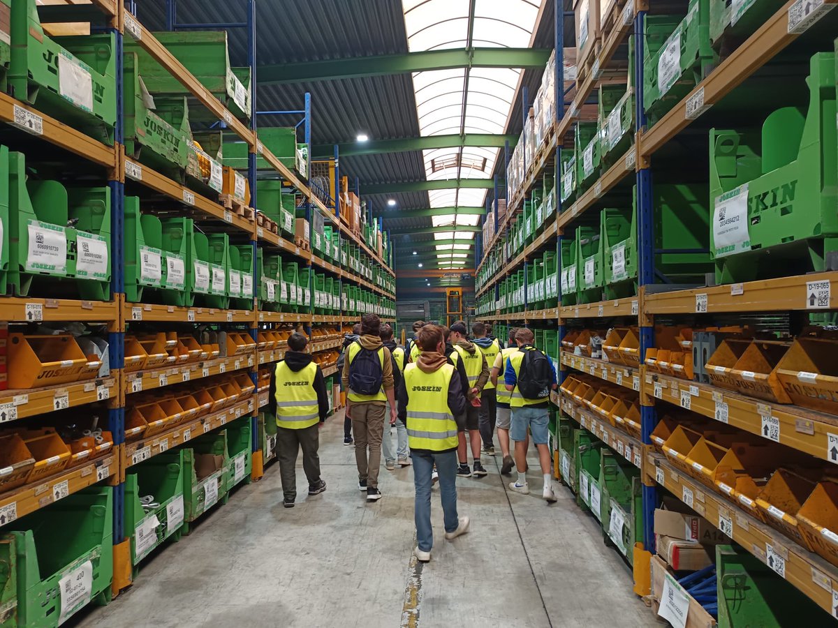Séjour de 3 jours pour nos élèves. Ce matin, ils ont visité l'usine JOSKIN à Bourges, découvrant les procédés de fabrication de bennes. Un grand merci à l'équipe de JOSKIN pour leur accueil chaleureux et cette expérience enrichissante !

<a href="/CfaLimousin/">CFA Académique du Limousin</a> <a href="/NvelleAquitaine/">Nouvelle-Aquitaine</a> <a href="/aclimoges/">Académie de Limoges</a>