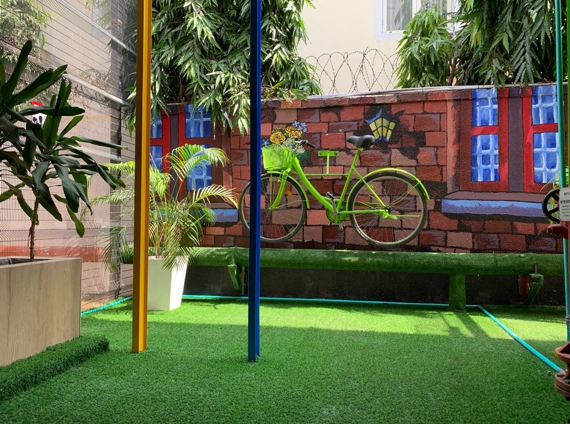 TheArtistJuwon's tweet photo. Day 2 of posting wall murals I painted and their Locations.

2. 21st Century Technologies, Lekki Phase 1, Lagos. https://t.co/moLxsjIXUj