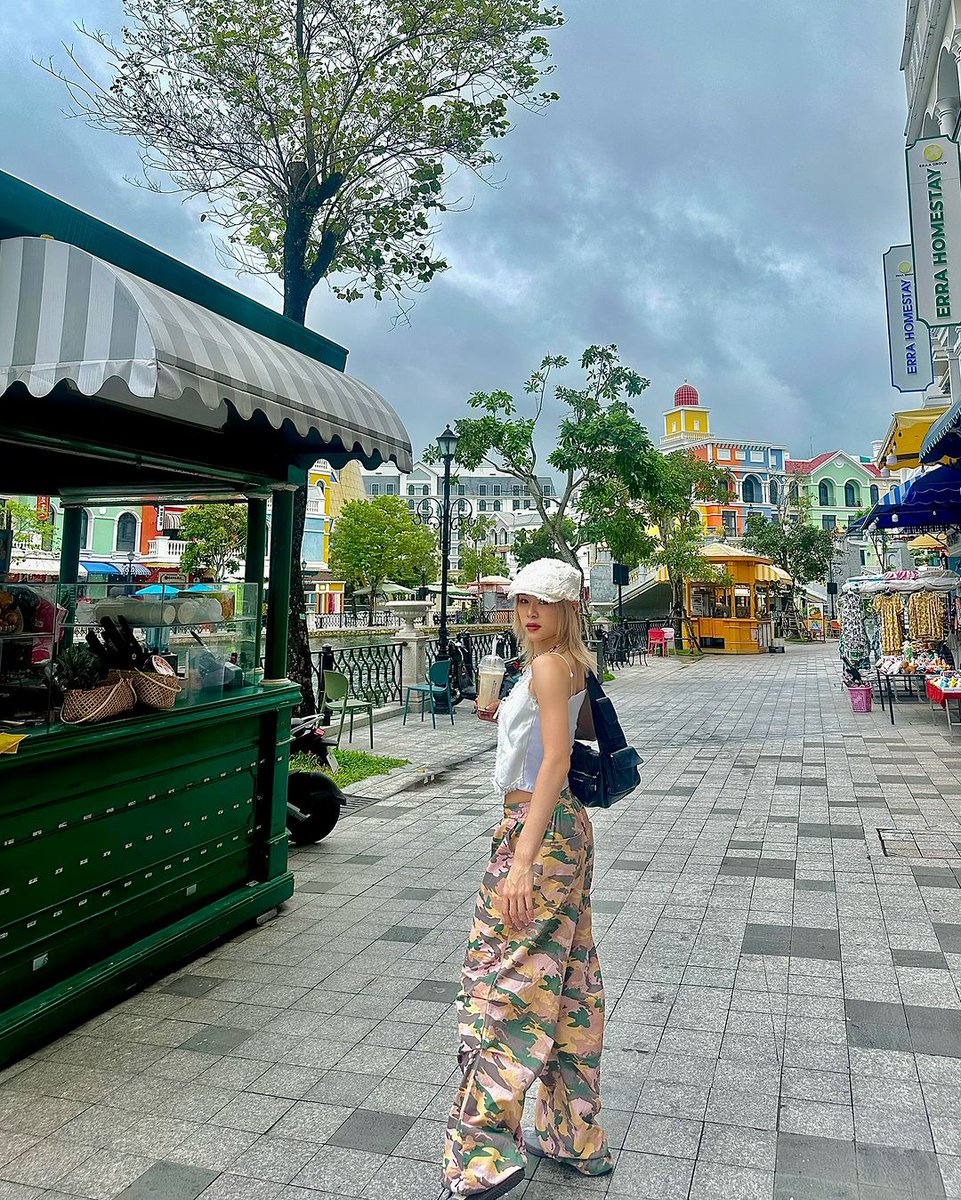 youngtaepics's tweet photo. Vacation with Tatter
#베베 #태터
#BEBE #Tatter https://t.co/kOJTgz1Hq8
