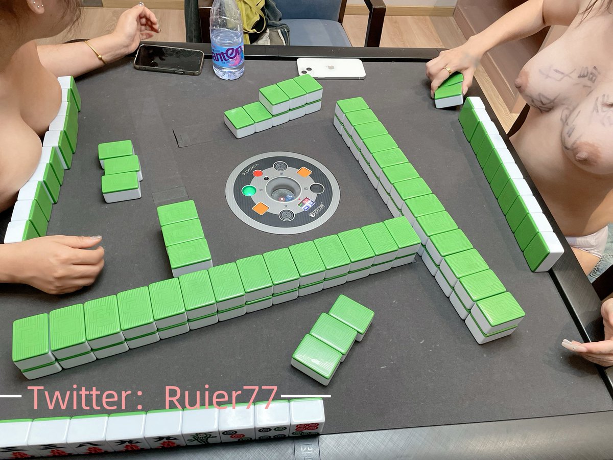 闺蜜和老婆的日常
#成都夫妻 #成都情侣 #单男 
谢谢转推：
<a href="/007share/">007𝕏🟡（转推版）</a>     <a href="/wqganenshi_/">有稿投😁</a>  
<a href="/cuteeeee11/">小麋鹿🦌</a>