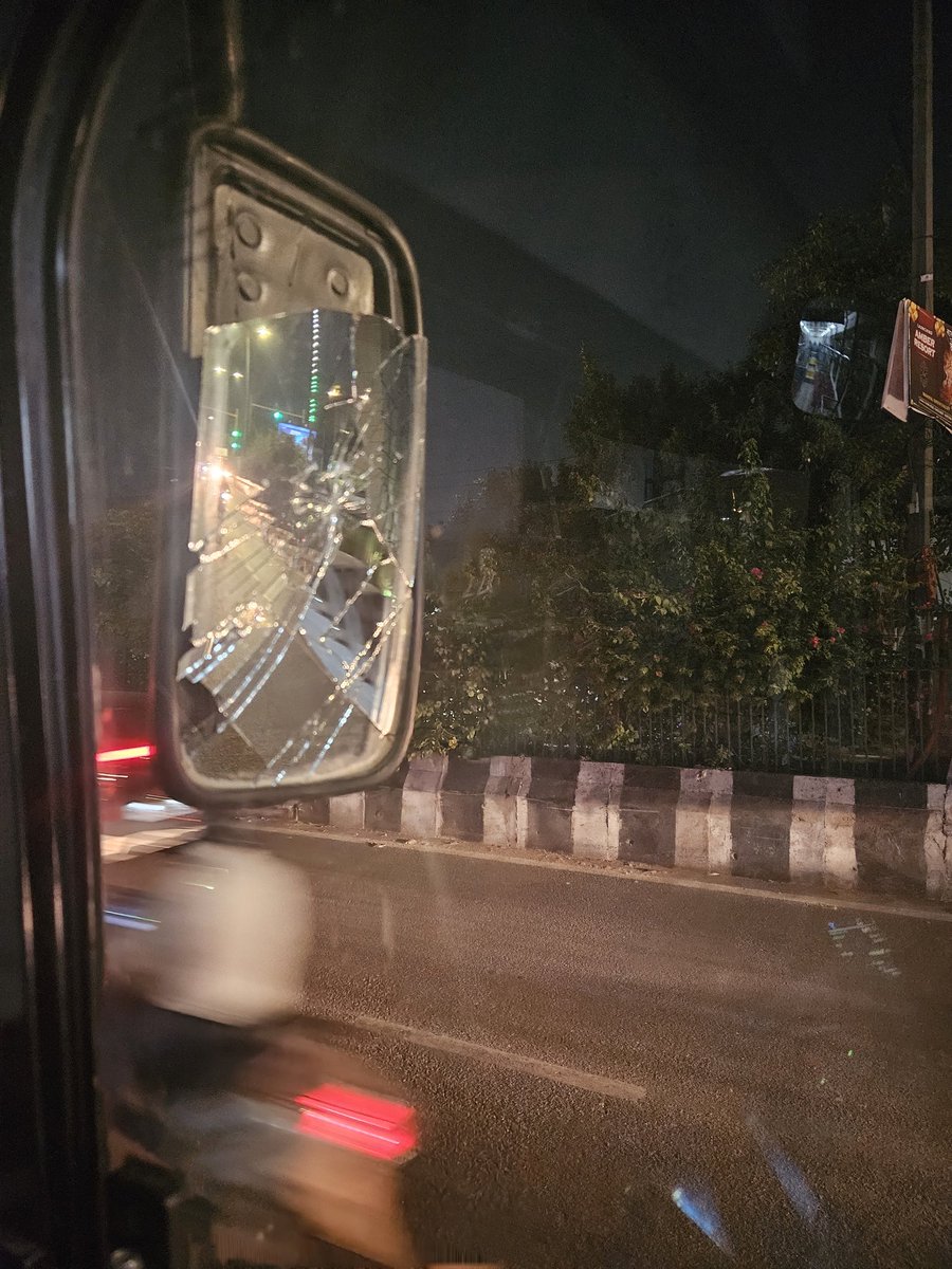 Deepakmehamia's tweet photo. DL1PD0064 Time evening 8.30   C लाल चौक बस स्टैंड का एक्सीडेंट
यह गाड़ी नंबर है और इस बस के ड्राइवर ने मेरा ��ाइड मारकर साइड ग्लास तोड़ दिया और मेरे से गाली गलौज और मिस बिहेव करने लगा इस पर विभागीय कार्रवाई की जाए @DimtsLtd  @kgahlot @AtishiAAP https://t.co/Ir5zn0rmxK