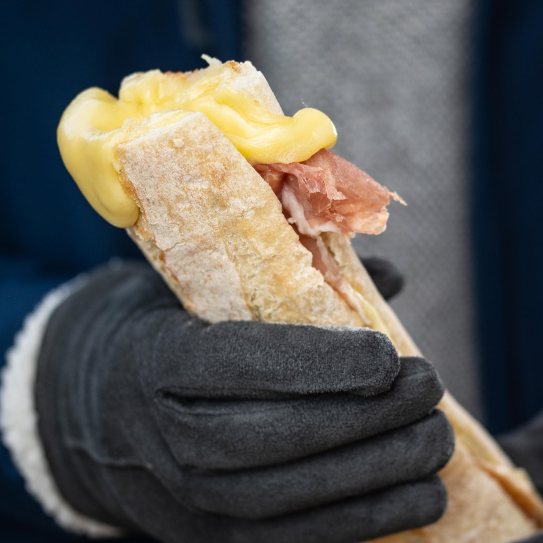 CarmelChristkin's tweet image. Uncover the flavors of Germany at #CarmelChristkindlmarkt! 🎄🇩🇪 Explore our #MarketBlog for the most iconic German dishes &amp;amp; drinks. carmelchristkindlmarkt.com/posts/unveilin… #GermanFood #ChristmasTraditions