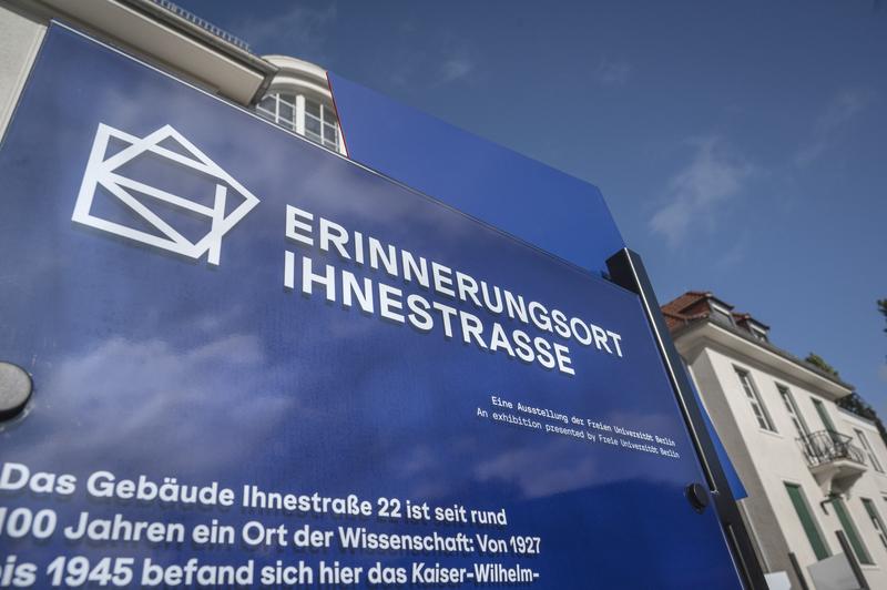 idw_online_de's tweet photo. „Wissenschaft und Unrecht“ 
Freie Universität Berlin eröffnet „Erinnerungsort Ihnestraße“ und erinnert am historischen Ort an ehemaliges Eugenik-Institut

Die Freie Universität Berlin erinnert nun mit einer Dauerausstellu
https://t.co/zmrFQTbD1e https://t.co/AaVYKn1Pjy