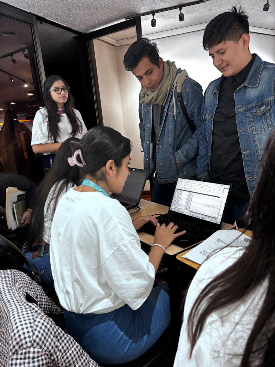 FunPoliAC's tweet image. 2 día del 1° Congreso de la @Red_Tpe_publico 🚈 En participación Magistral con el Mtro. Bernardo Baranda: "Planeando y evaluando Sistemas de Transporte Público BTR".

#UnidosConstruyamos #RAMTP #InvestigaciónTransporte #movilidadsostenible
@ipn_oficial   @uaemex_oficial @cc_uacm