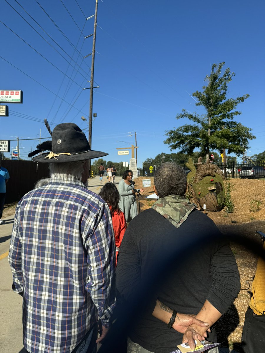 CompassionATL's tweet photo. This past Saturday, Shannon Willow presented her 'Heart of Mother Earth' sculpture to the community in Clarkston. It was a celebration of art, the strength of community, and our commitment to sustainability. For details visit https://t.co/OWpSi18Qi8. 

💚 #compassionforall #art https://t.co/OO20CtOZTT