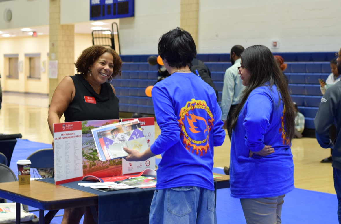 It's Team Tuesday! This week, we are highlighting our of Dr. Henry A Wise Jr. Peer Leaders. Last week, they hosted a College and Career Fair at their school, which was attended by students from all over <a href="/pgcps/">PGCPS</a>! You can read more about the event here: peerforward.org/dr-henry-a-wis…