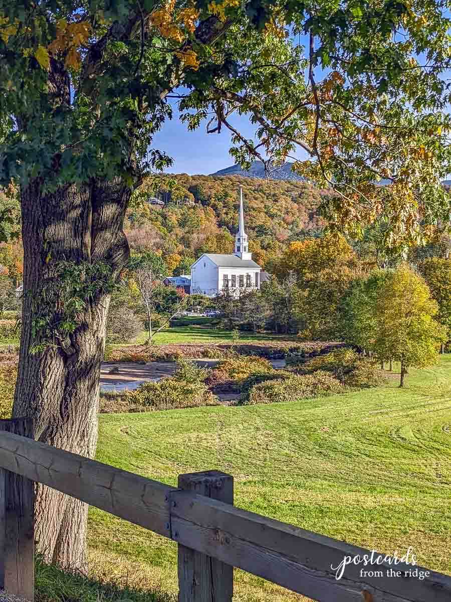angiespostcards's tweet photo. Top 5 Reasons Why Fall in Vermont Should be on your Bucket List https://t.co/QeuOTdWb6K https://t.co/SXCPHJMirb