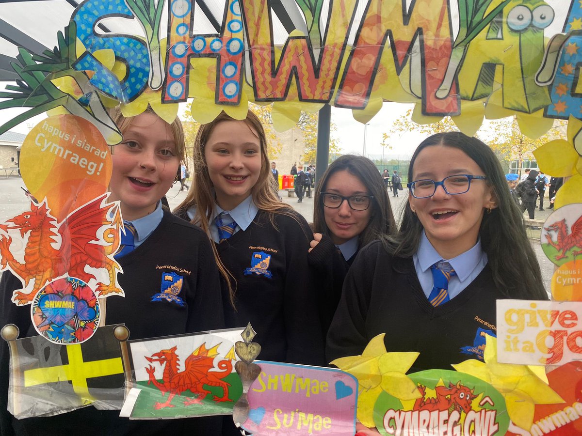 pentrelanguages's tweet image. Shwmae Su’mae hapus!!!!! 
Celebrating it the Pentrehafod way!!