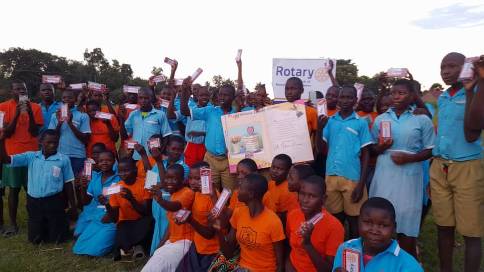 JAkankwasa4u's tweet photo. Rotarians from RC Manyangwa Nakwero Visited P7 Candidates of Nassolo Primary school in Kaliro and Handed over an Assortment of Scholarstic Materials. https://t.co/7odkf6pRp2