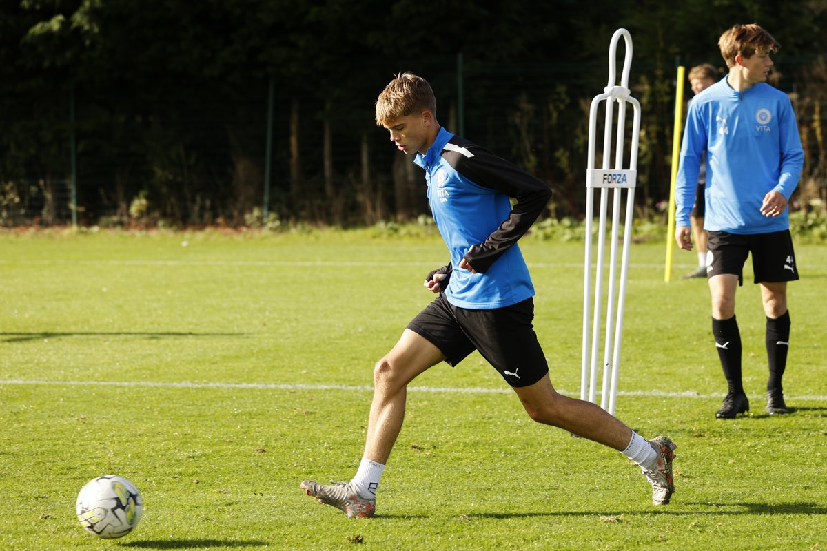 🤩 Well done to students Alex Lyons, Alex Harvey, Jake McLoughlin, Oscar Byron and Terrance Benson Brewer, who trained up at Carrington with County's Academy Scholars last week!

#StockportCounty