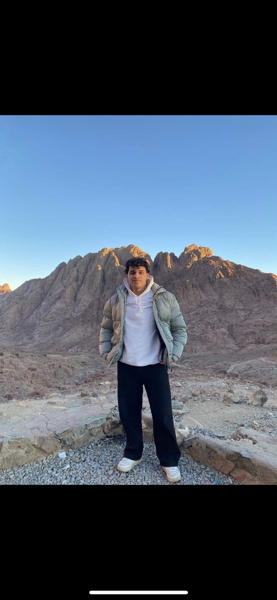 ده زميلنا عمر  اتوفى في حادثة  جامعة  الجلاله ادعوله بالرحمه.