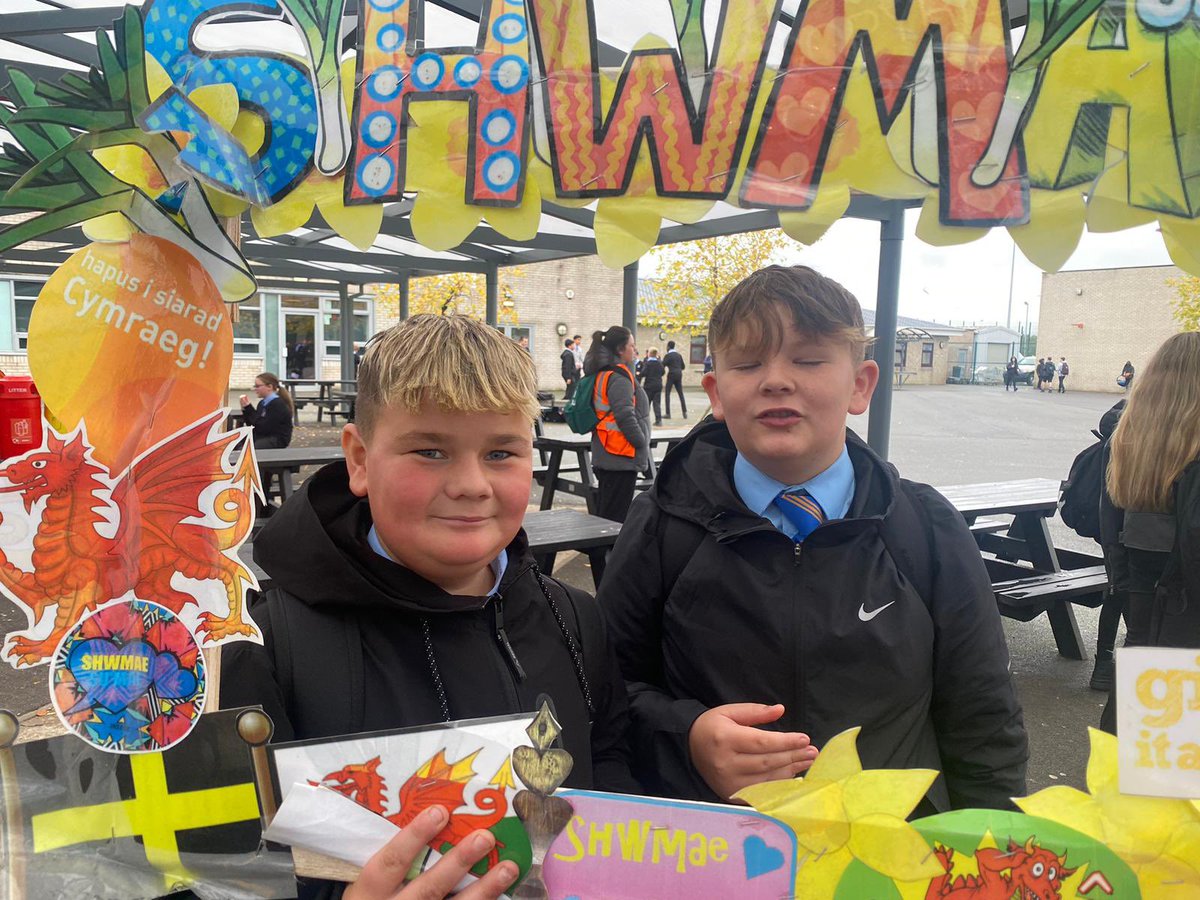 pentrelanguages's tweet image. Shwmae Su’mae hapus!!!
Celebrating it the Pentrehafod way!!