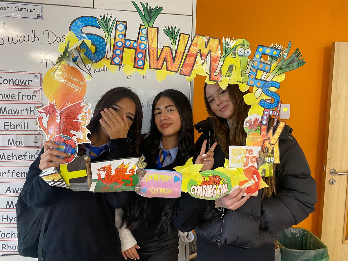 pentrelanguages's tweet image. Shwmae Su’mae hapus!!!
Celebrating it the Pentrehafod way!!