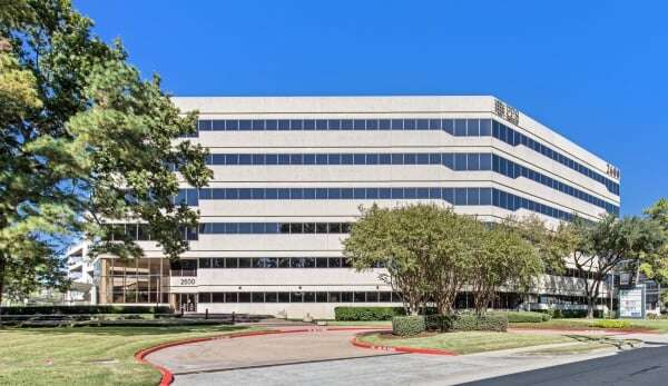 houston_cre's tweet image. 🚗🏢🚗 Office Space with Easy Access and Visibility to North 610 Loop hubs.la/Q02TpCXH0
#Office #610Loop #EasyAccess @Colliers_HOU