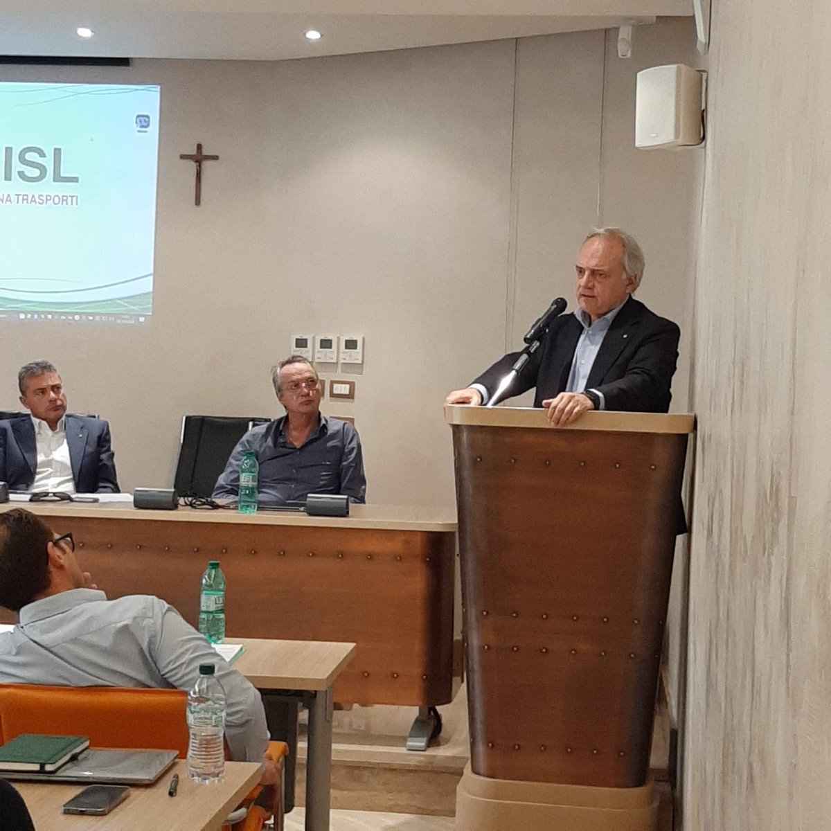 FitCisl's tweet photo. #15ottobre Riunita oggi a Roma #areacontrattuale #mobilità #Tpl della @FitCisl
📌 Punti all’ordine del giorno: aggiornamenti #vertenza #rinnovo #Ccnl di settore e i prossimi passi da compiere per il miglioramento delle condizioni normative e salariali dei #lavoratori del settore https://t.co/2BOKTcOk9A
