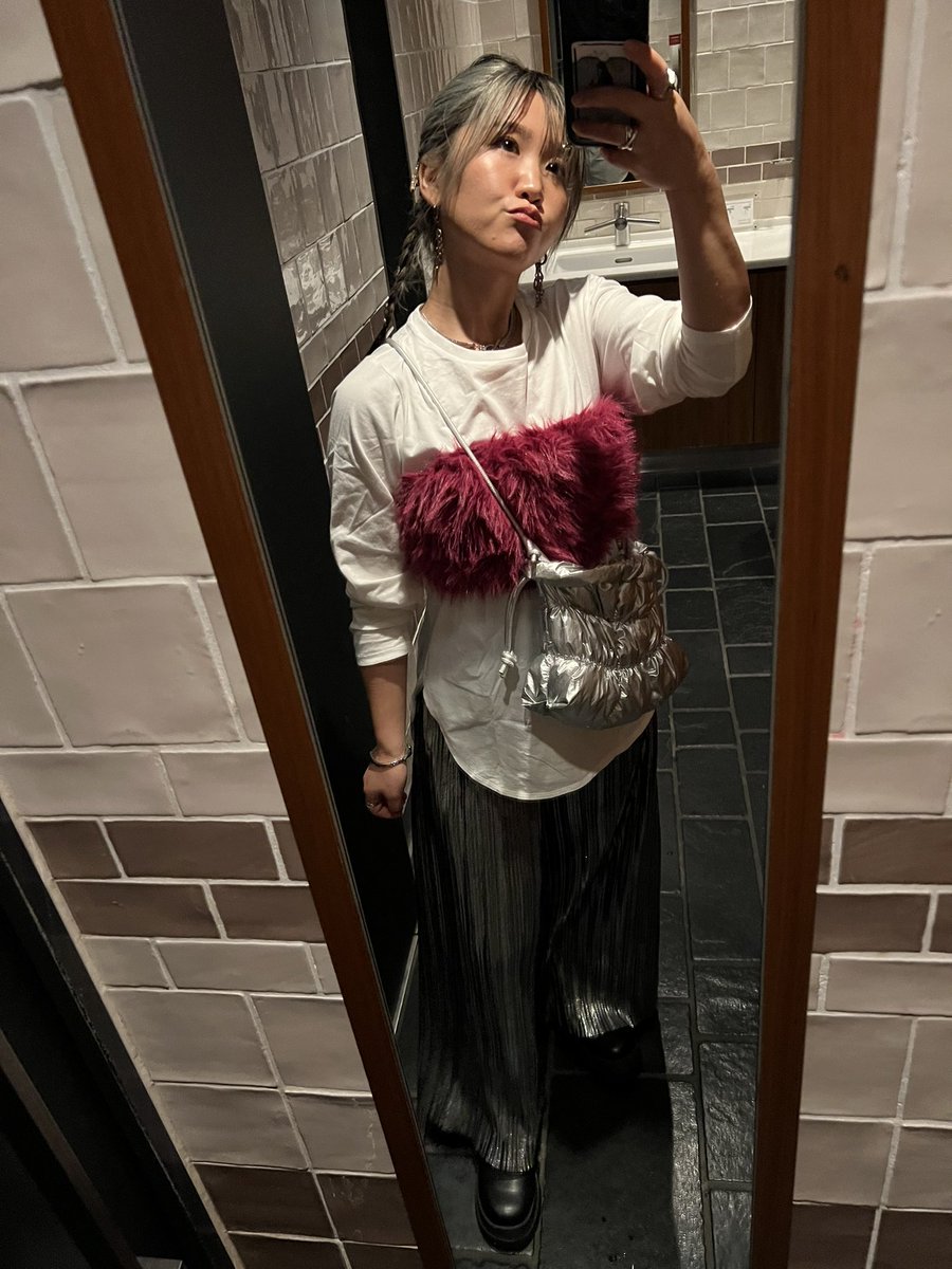 15歳からのシンガー仲間のかれんちゃんとディナーしてきた日🥰
11/2には、ワンマンライブがあるよ🤍私も観にいくよ♪̊̈♪̆̈
一生懸命いのちかけて歌ってる子なので
ぜひ一緒に応援してください🥹🙏🏽🩷
<a href="/kryan1023/">河野香恋@6/27新宿クロウダディCLUB</a>