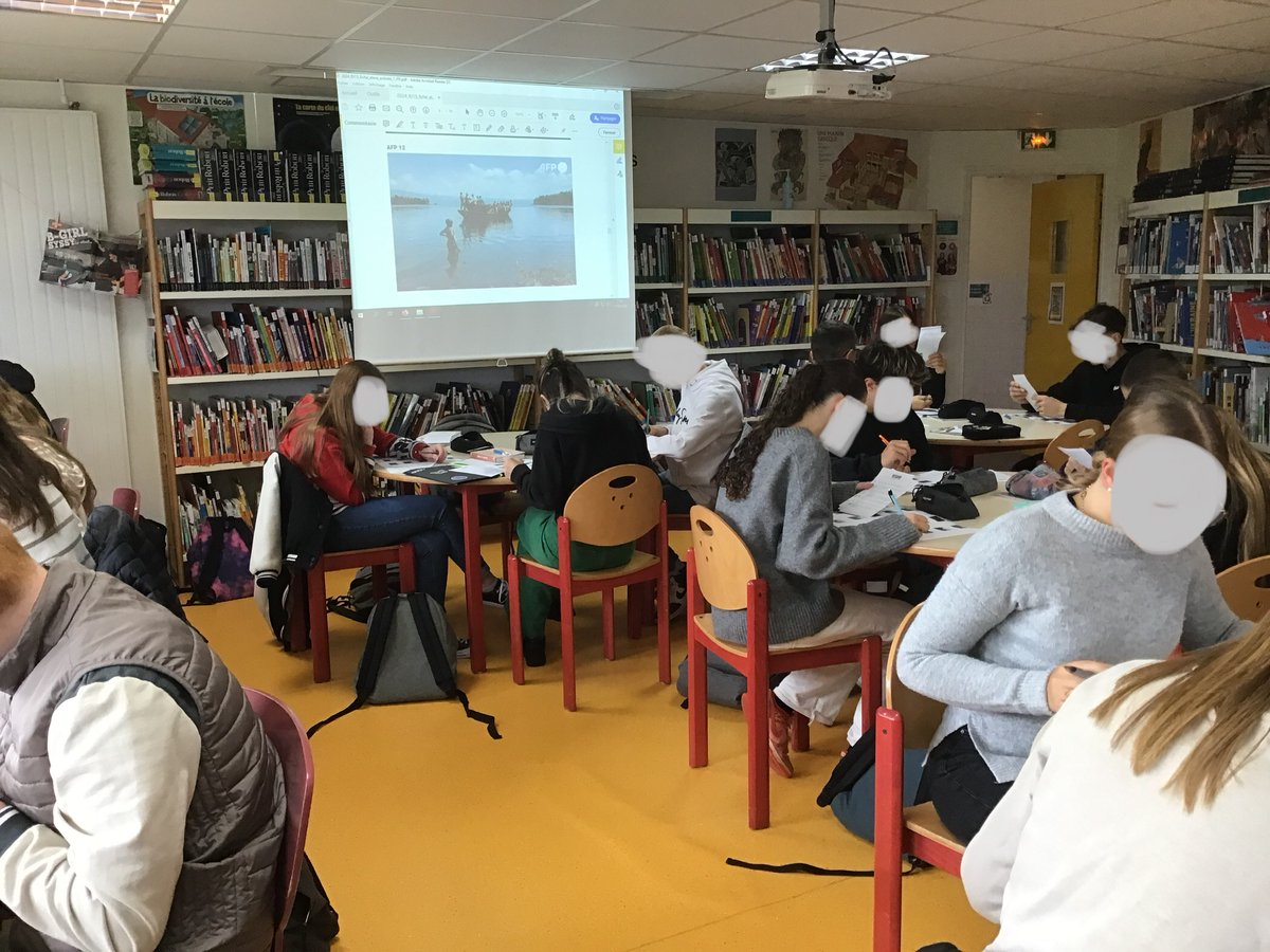 PEAC « S’évader » #EMI Dans le cadre du <a href="/PrixBayeux/">Prix Bayeux Calvados-Normandie</a>, les 3e du <a href="/collegecerisy/">Collège Anne Heurgon-Desjardins</a> avaient auparavant travaillé sur les #photos d’actualité, les #reporterdeguerre et le #photojournalisme avec la #profdoc et voté pour le #regarddesjeunesde15ans <a href="/ClemiNormandie/">EMI_Normandie</a> <a href="/afpfr/">Agence France-Presse</a> <a href="/LaManche50/">Département de la Manche</a>