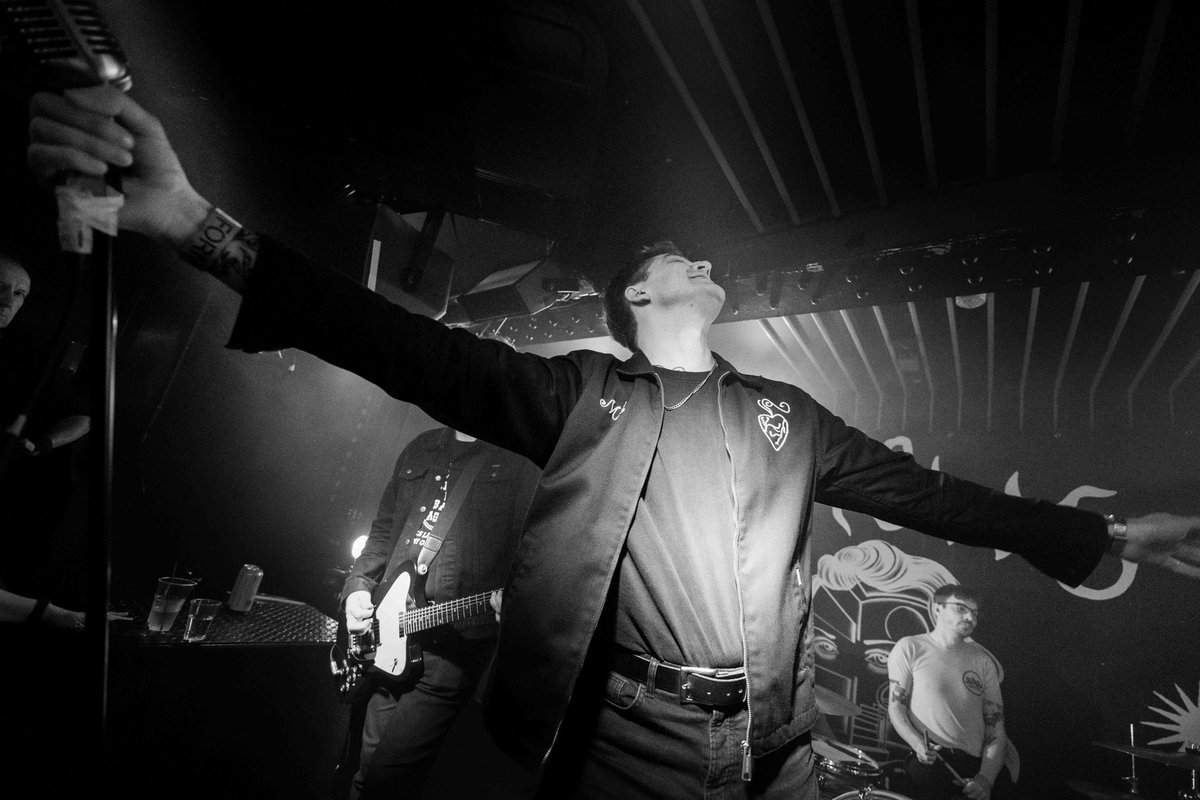 Andy Robbins (@bagsy54) on Twitter photo It was great to see the mighty <a href="/__CROWS/">CROWS</a> play <a href="/DustVenue/">Dust Venue</a> in #Brighton.
A fantastic mix of old and new tunes from a great band.
My review and photos for <a href="/Under_Radar_Mag/">Under the Radar</a> are now live on the website: undertheradarmag.com/reviews/crows_โฆ It was great to see the mighty <a href="/__CROWS/">CROWS</a> play <a href="/DustVenue/">Dust Venue</a> in #Brighton.
A fantastic mix of old and new tunes from a great band.
My review and photos for <a href="/Under_Radar_Mag/">Under the Radar</a> are now live on the website: undertheradarmag.com/reviews/crows_โฆ