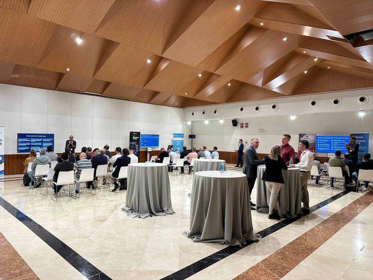 MicroCAD_ES's tweet image. El viernes 11/10 pasamops la mañana en nuestro Evento TI 360º con nuestros estupendos clientes, que siempre nos acompañan, y los fabricantes: #WatchGuard, #Barracuda, #SealPath, #Nutanix, #Arexdata y #Datto , con susesiones. Muchas gracias por siempre poder contar con vosotros!!