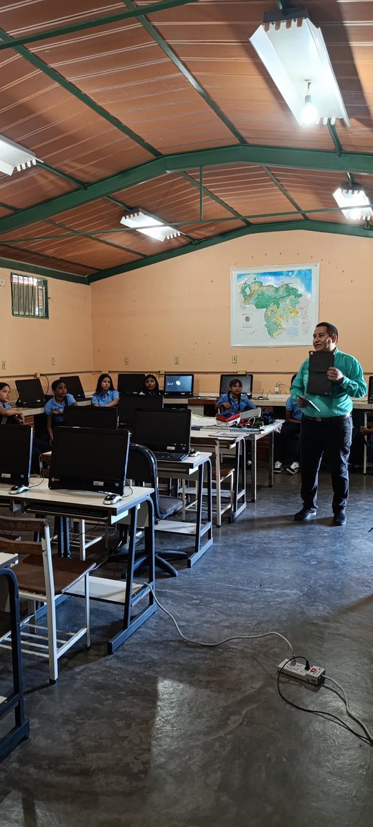 FundabitB's tweet photo. #15Oct | Atención Escolar en el CBIT Juan Bautista González ubicado en el Municipio Angostura Del Orinoco a estudiantes de 1er año de Telemática sección "A" en la materia Software y Redes.

#SomosFundabit 
#Bolívar 
#MPPEDUCACION https://t.co/YHjSpxex4Z