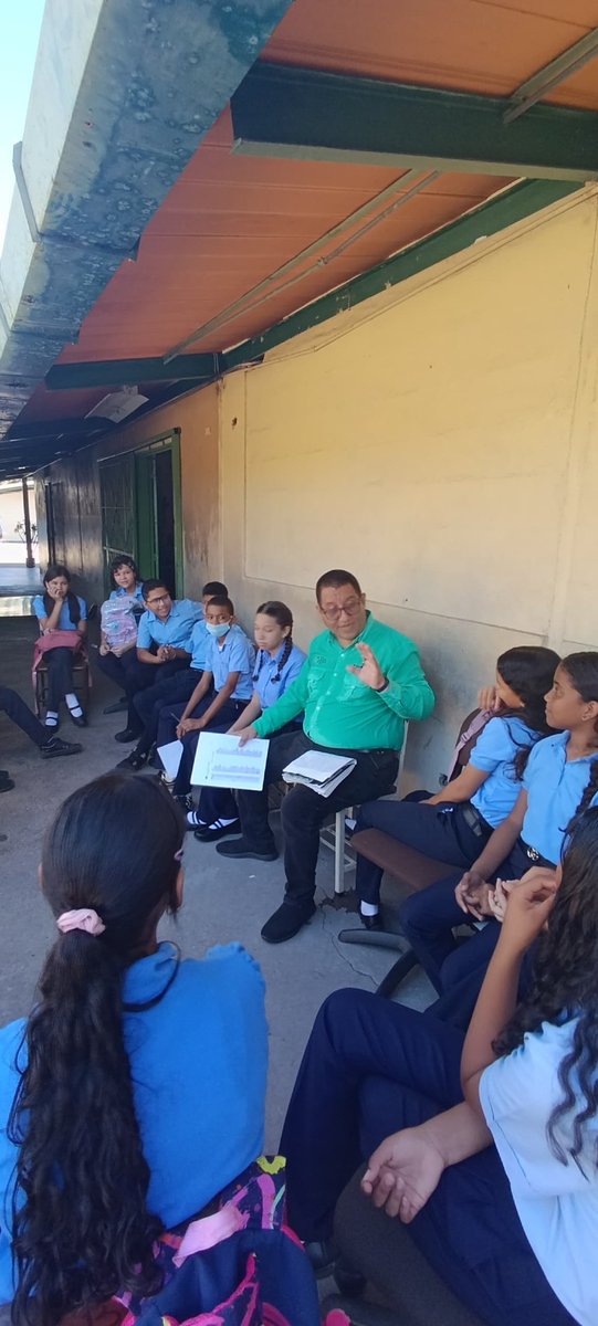 FundabitB's tweet photo. #15Oct | Atención Escolar en el CBIT Juan Bautista González ubicado en el Municipio Angostura Del Orinoco a estudiantes de 1er año de Telemática sección "A" en la materia Software y Redes.

#SomosFundabit 
#Bolívar 
#MPPEDUCACION https://t.co/YHjSpxex4Z