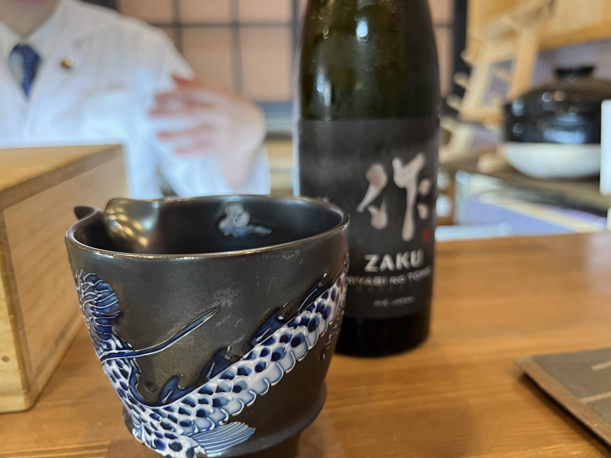 客単価を3,000円から15,000円に上げた個人飲食店のオーナーの話を聞いてきました。
片道４時間かかりましたが、本当にためになるお話しを聞くことができました。
人口減少が進む、これからの時代に合った経営手法。
このやり方はどの業種にも使えると思います。