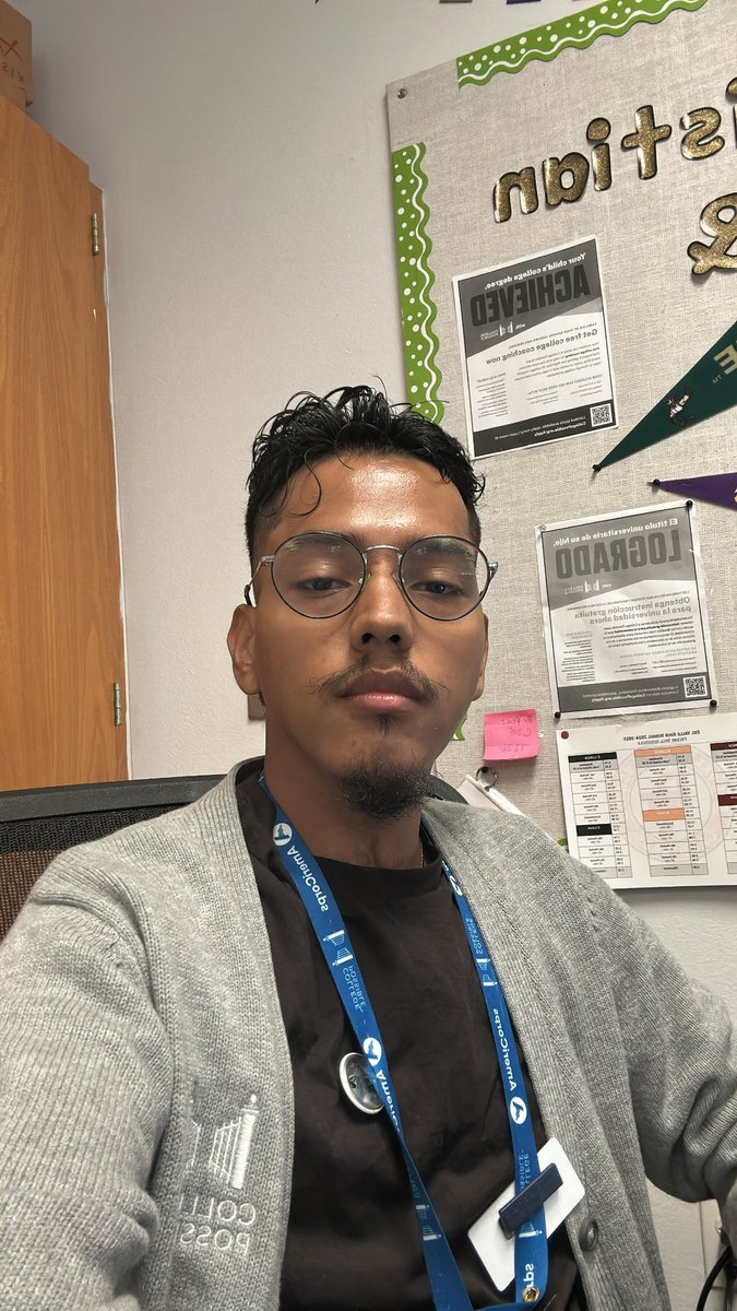 CollPossibleTX's tweet image. One month in, and Coach Kristian Colato is already leading the charge at Del Valle High School! 🐦 With his continued guidance, students are gaining the confidence and resources to pursue higher education. #CollegePossible #DelValleCardinals