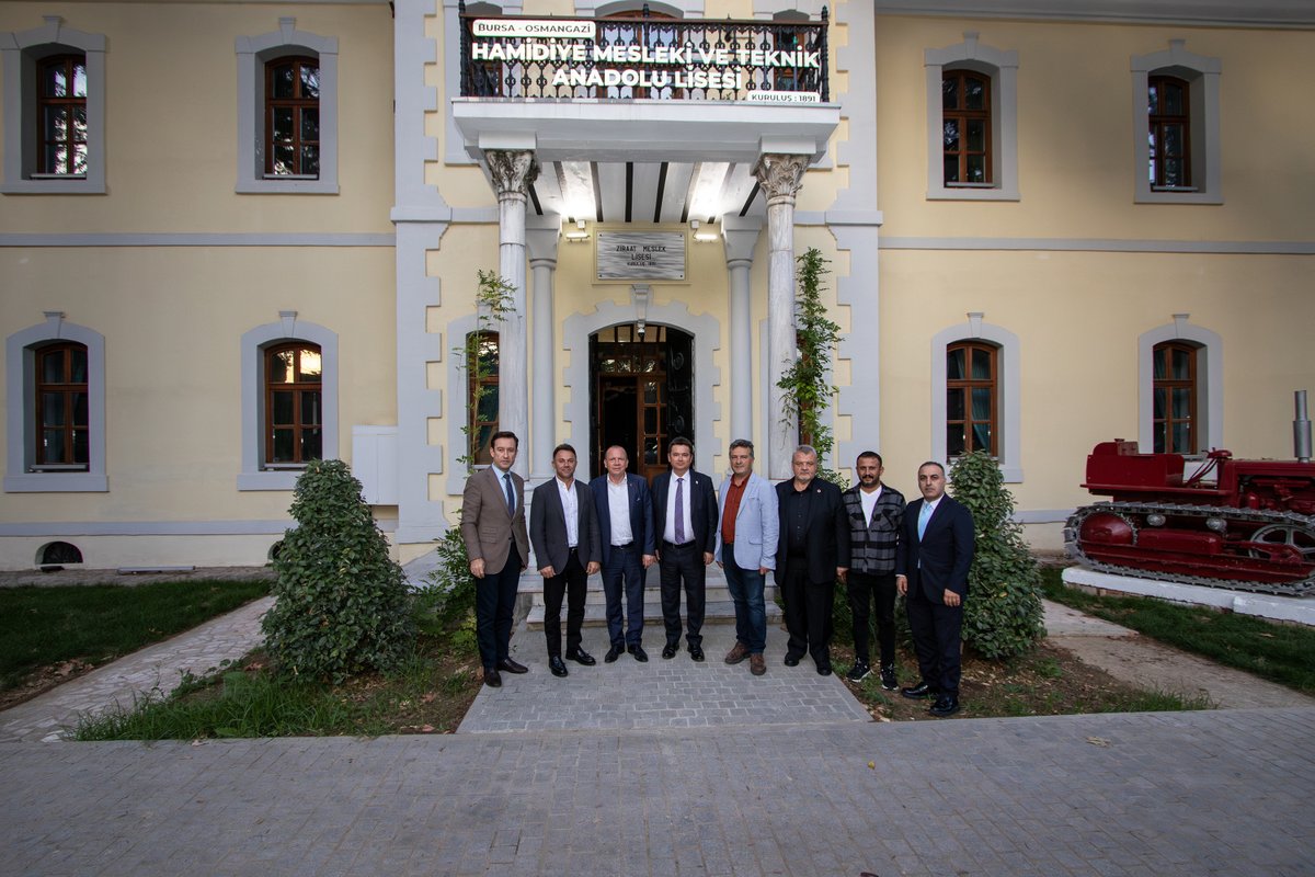 BursaTB_'s tweet photo. Yönetim Kurulu Başkanımız Özer Matlı ve Meclis Üyemiz Tamer Sertepe, Osmangazi Belediye Başkanı Erkan Aydın ve Başkan Yardımcısı Sefa Yılmaz’ı proje okulumuz Hamidiye Mesleki ve Teknik Anadolu Lisesi’nde ağırladı. https://t.co/ugfyuY0M9J