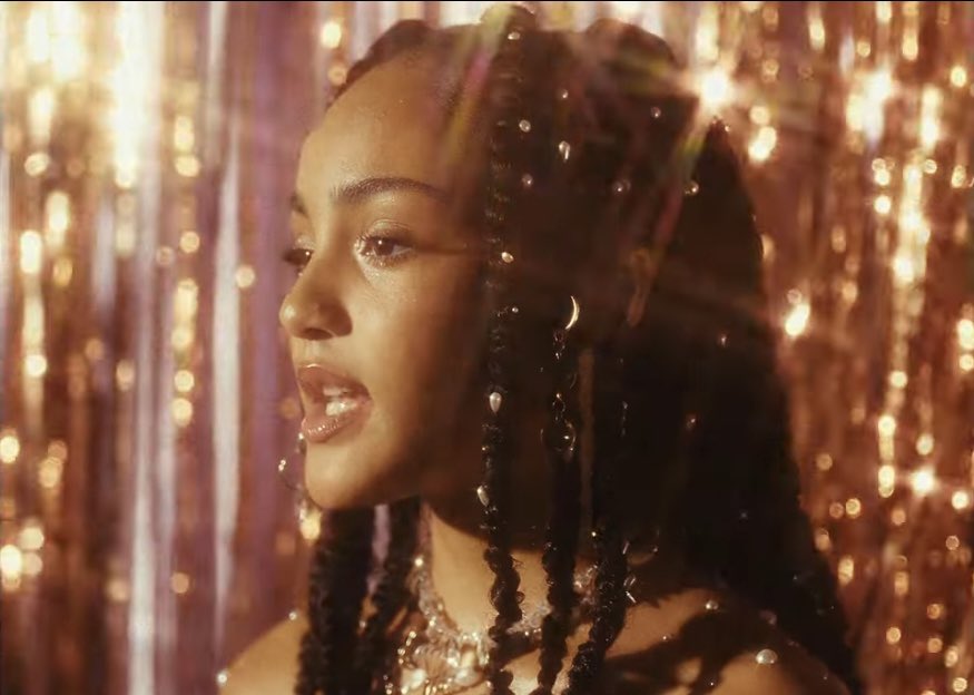 asrxa_'s tweet photo. candice merci pour ce clip qui est ouf, les visu sont incroyable ✨️🫦 elle est tellement venue pour rester 🙂‍↕️ https://t.co/mOWJ5fO4yj
