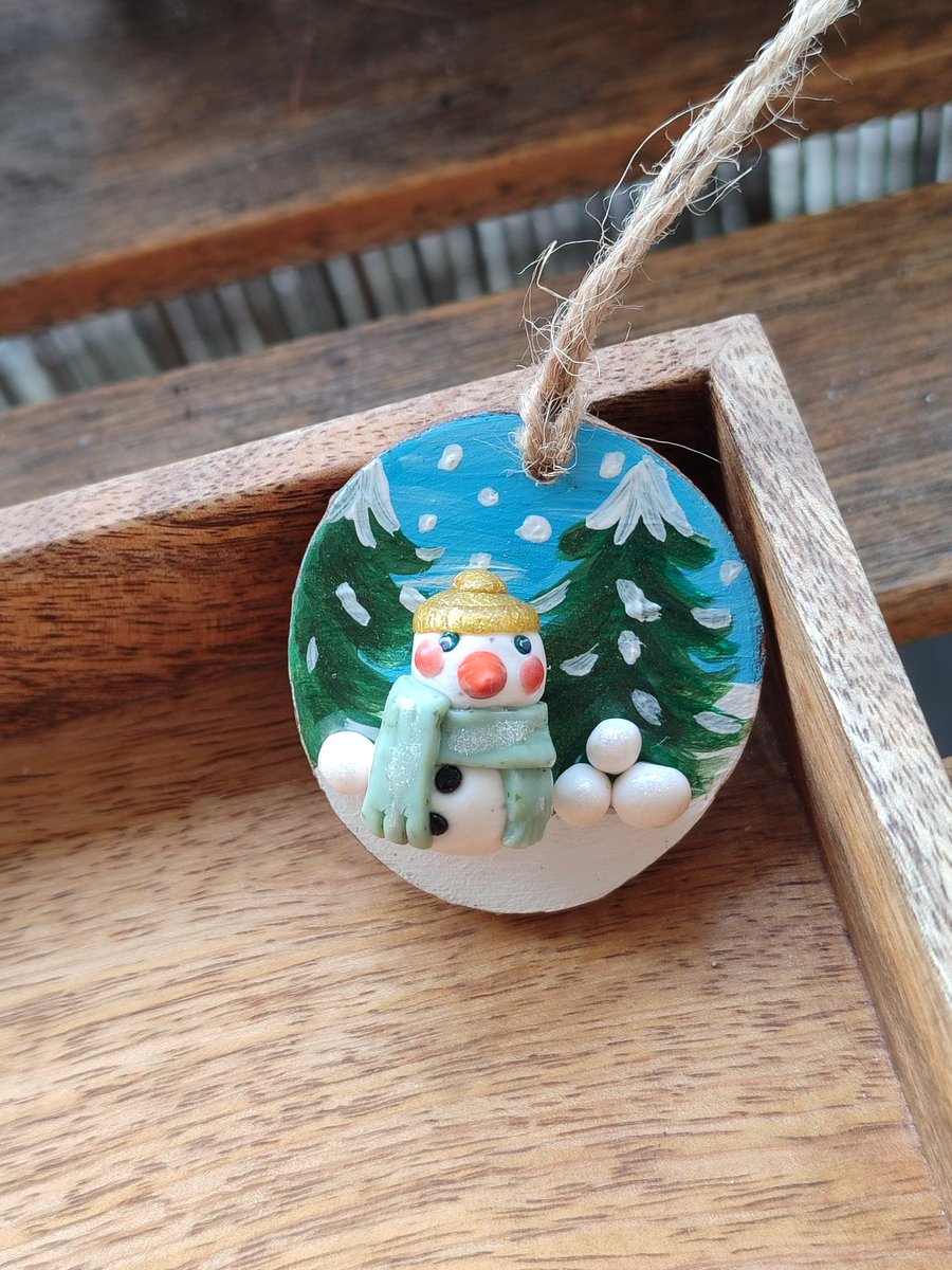 Ça y est, après une série de vidéos pour montrer l'envers du décor 🥰, les suspensions de #Noël sont disponibles sur la boutique, en quantité limitée puisque tout est fait main☺️☃️🎄! Belle vie à elles chez vous ! ❤️

ungrandmarche.fr/boutique/les-s…

#madeinfrance #StarAcademy #France