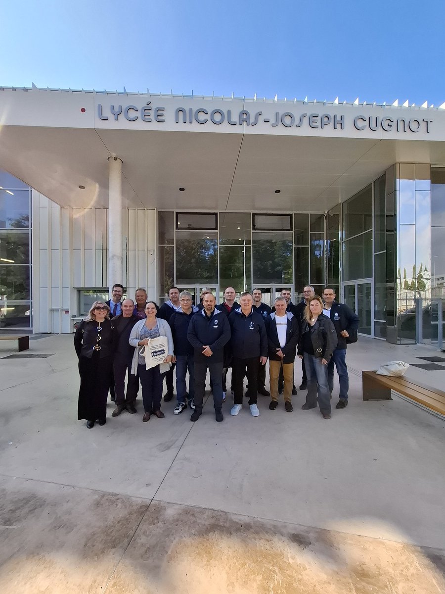 Lundi 14 octobre le lycée Cugnot de Neuilly sur Marne à reçu une délégation Hongroise dans le cadre du programme ERASMUS+.

Chefs d'entreprises,  Proviseurs, Enseignants étaient présents afin de permettre à nos élèves, la possibilité d'effectuer leurs PFMP à l'étranger.