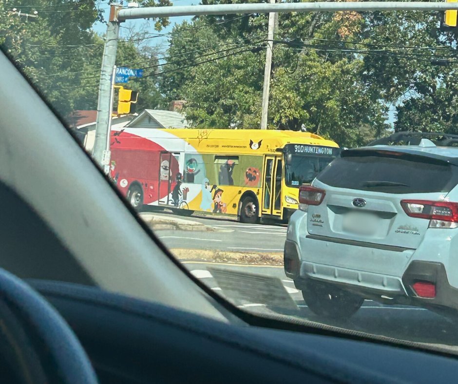 ffxconnector's tweet photo. #SpookyBus spotted along Franconia Road! Have you seen one? #FairfaxConnector https://t.co/oZ9JbrzEY9