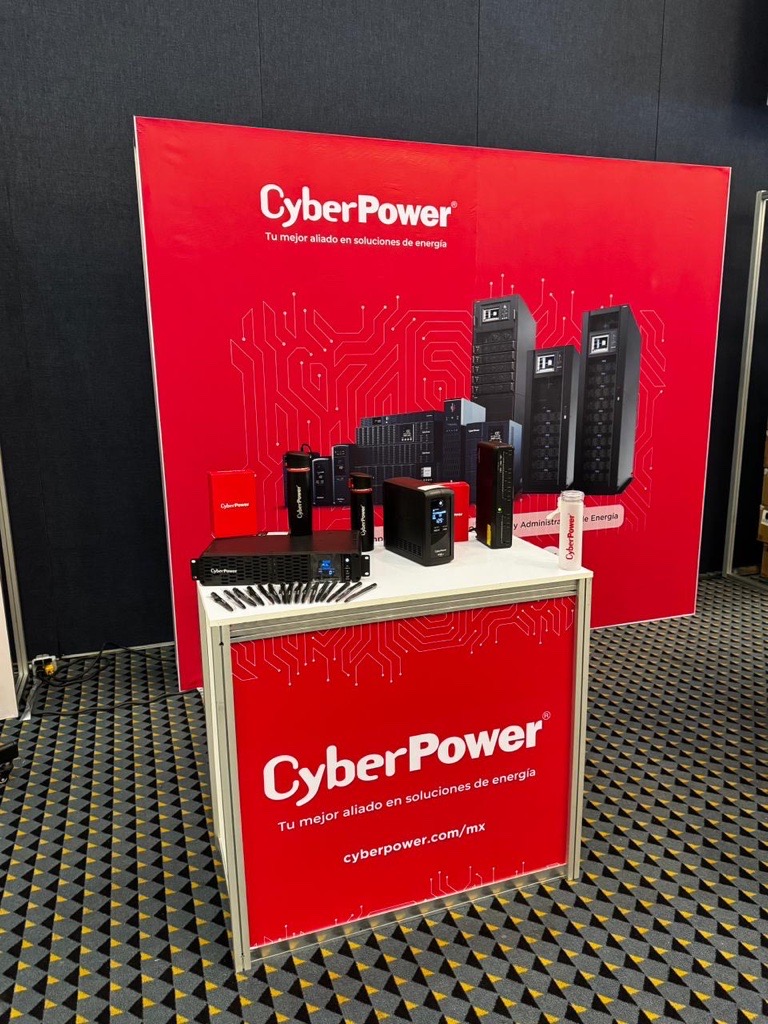 #CyberPowerMX impulsa #TheSummit2024 @AnadicDeMexic con soluciones energéticas de vanguardia. ⚡️Durante nuestra participación, mostramos cómo nuestros productos están preparados para enfrentar los desafíos más exigentes en el mundo TI. 🪩