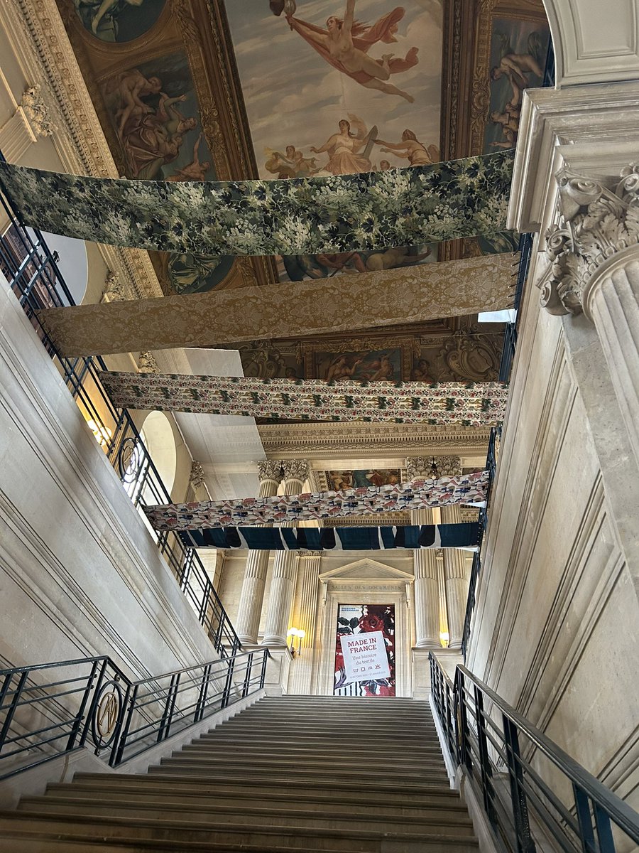 📢 Ce soir, nous inaugurons notre #exposition #MadeinFrance.
🧵L’histoire du textile en France 17e-20e siècle vue à travers nos échantillons, les tissus de la maison <a href="/pierrefrey/">Pierre FREY</a> et les galons du créateur Julien Faure.🧶
À découvrir dès demain, 16 octobre!
urlr.me/4vSg6