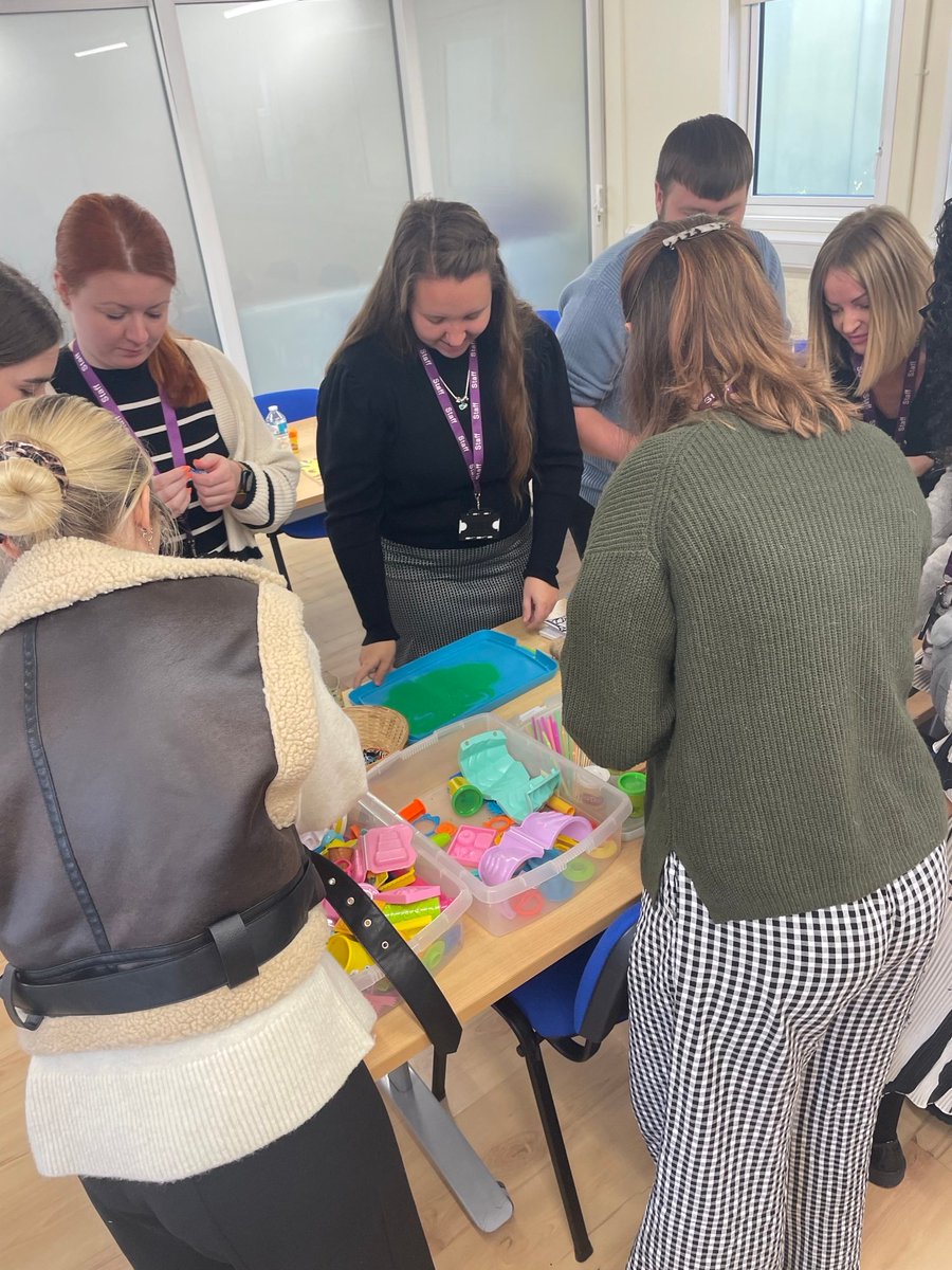Our Primary PG trainees benefitted from one of our additional Early Years sessions today, which focused on the Prime Areas of learning in EYFS. Here, trainees were developing an awareness of potential fine motor activities. Lots of fun was had!