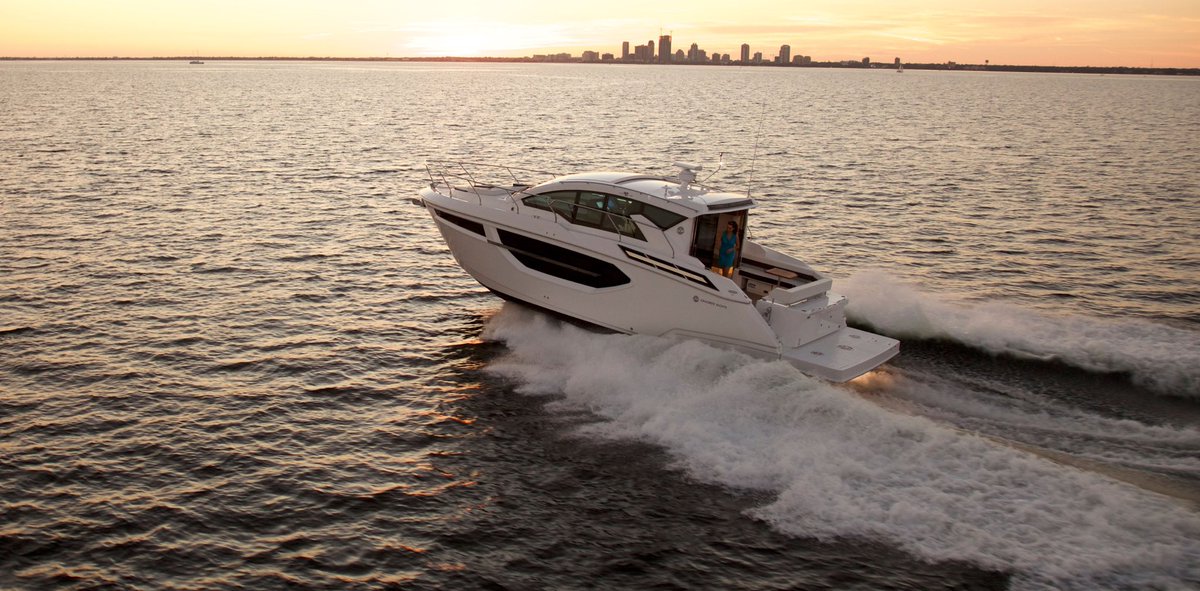 CruisersYachts's tweet image. The 42 Cantius offers refined entertainment amenities, comfortable accommodations and  unmatched performance, an excellent choice for day cruising and weekend getaways! #42Cantius #Cruising #WeekendsAway