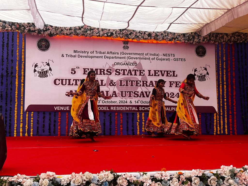 EmrsGarbada's tweet photo. EMRS ( Garbada) Dahod participated in 5th State level cultural fest held at EMRS vejalpur (Gujarat). @nests_emrs @TribalAffairsIn https://t.co/q5Qrqcm7PH