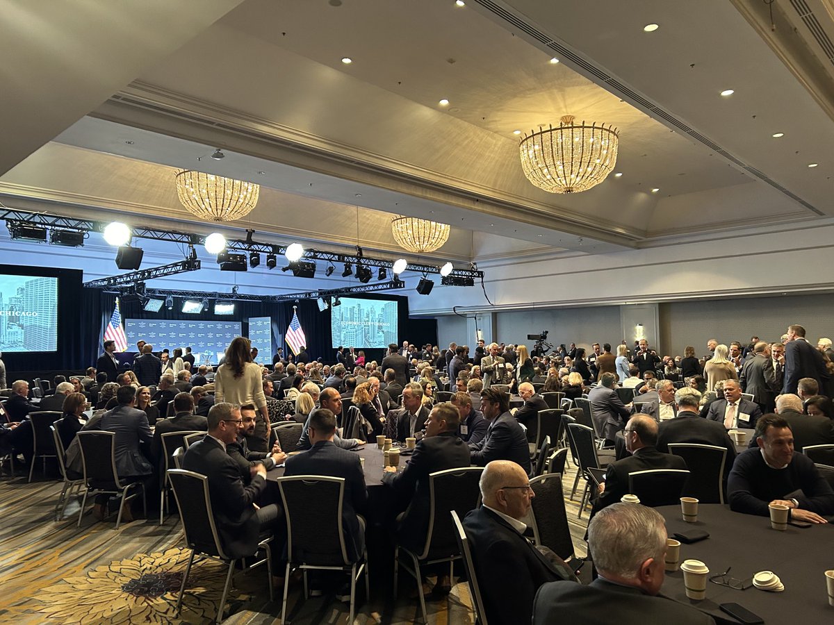Delay. Waiting to hear ⁦<a href="/realDonaldTrump/">Donald J. Trump</a>⁩ speak to Chicago Economic Club 
⁦<a href="/nbcchicago/">NBC Chicago</a>⁩