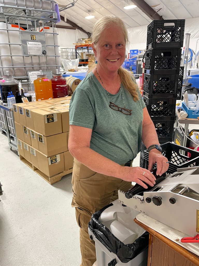ettaplacecider's tweet photo. Last bottle labeled of our first shipment to DABS for their stores! Our award-winning Imperial Cider should be on the shelves any day. Keep an eye out, Salt Lake friends! #CiderRising #HardCider #EttaPlaceCider #FarmToBottle #ImperialCider https://t.co/DRadyjCE7a