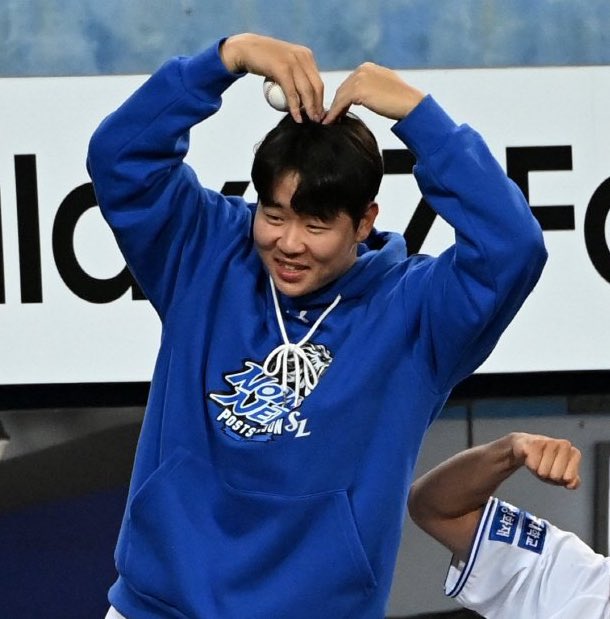 RT☆ ) 
플레이오프 3차전에서 동재가 승리투수 달성 시
알티추첨 두 분께 요거트월드 1만원권 보내드려요 !
삼빠한정 ❌️ 야빠한정 ⭕️
경기 끝나고 추첨하겠습니다!