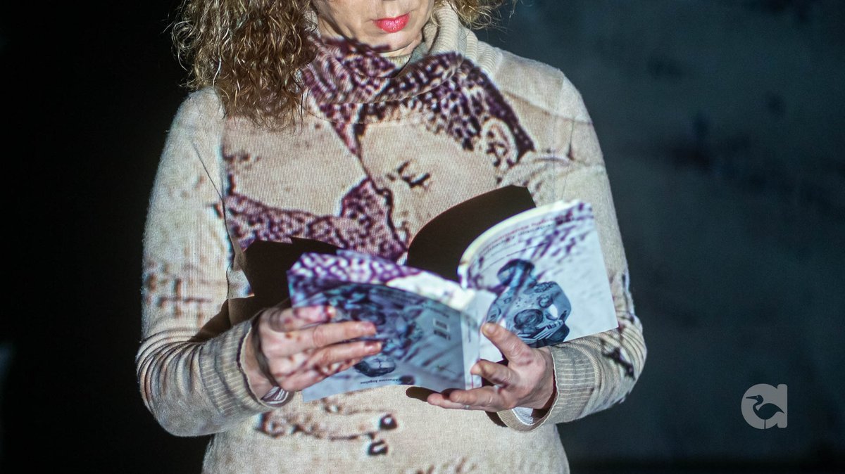 📖𝘔𝘶𝘫𝘦𝘳𝘦𝘴 𝘪𝘯𝘵𝘦𝘯𝘴𝘢𝘮𝘦𝘯𝘵𝘦 𝘩𝘢𝘣𝘪𝘵𝘢𝘥𝘢𝘴 “un libro vivo, libro llama, libro cobijo”, dice Alfonsina Angelino sobre esta obra que reúne conversaciones sobre cuidado, discapacidad y maternidades.

→ Lee la nota en nuestra web (bit.ly/DiscapacidadyC…).