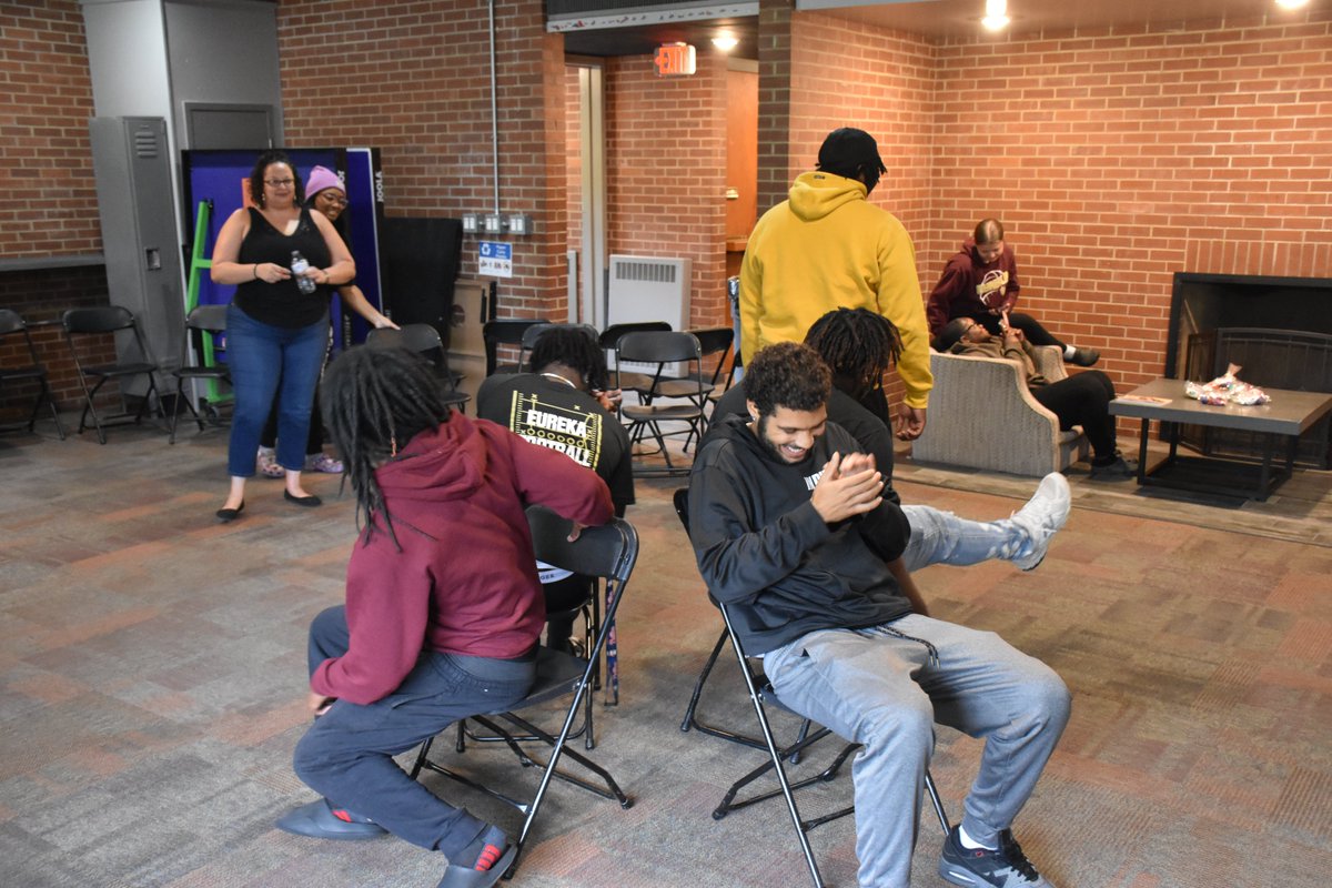 EurekaCollege's tweet image. We had an amazing turnout at First-Gen Friday with 62 students joining the fun! 🎉 Big thanks to those who helped with planning and setup—you make these events unforgettable! 💫 #FirstGenFriday #StudentSuccess