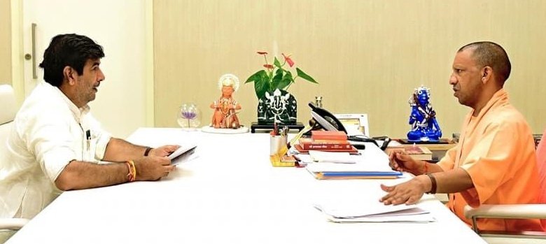 बड़ी ख़बर-

शिक्षामित्रों, अनुदेशकों और तदर्थ शिक्षकों के मुद्दों पर कल

CM से मिलेगा 4 सदस्यीय MLC प्रतिनिधिमंडल:

- MLC श्रीचंद शर्मा की अगुवाई में होगी मुलाकात।

- 10:45 बजे योगी से मिलेगा प्रतिनिधिमंडल।

श्रोत- <a href="/SpecialCoverage/">Special Coverage News</a>

#शिक्षामित्र 
#अनुदेशक
<a href="/ShrichandSharma/">Shrichand Sharma</a>